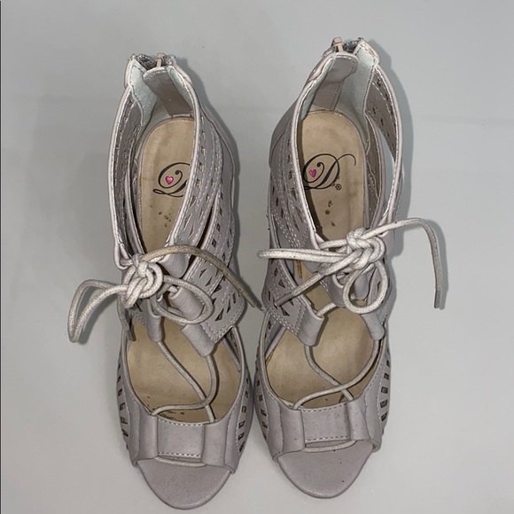 Lace up Heels - Picture 4 of 4